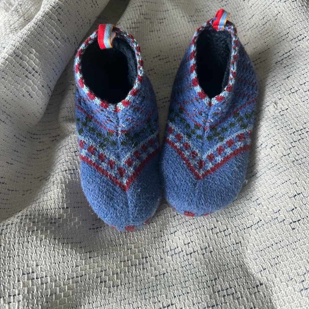 Bombas Youth Gripper Slippers Sherpa Lined Size 11-13